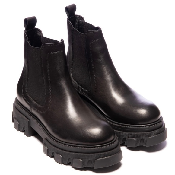 L’intervalle Shenzen Black Leather Ankle Boots - Picture 3 of 3